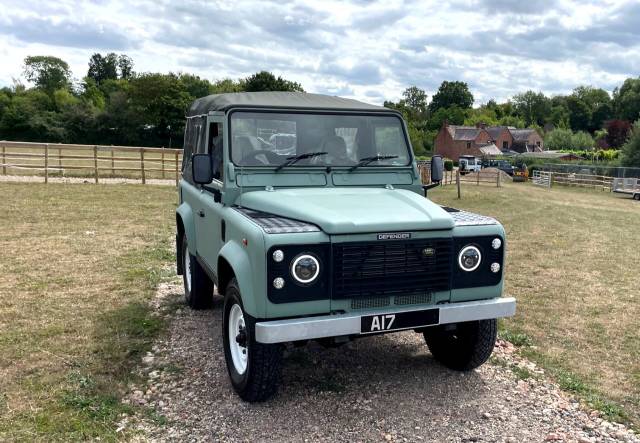 Land Rover Defender 2.5 DEFENDER 90 TD5 Four Wheel Drive Diesel Green